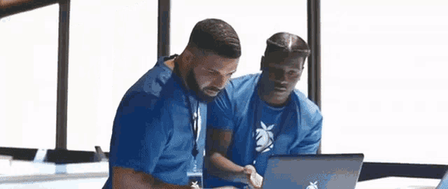 Drake Computer GIF - Drake Computer Notebook - Discover & Share GIFs