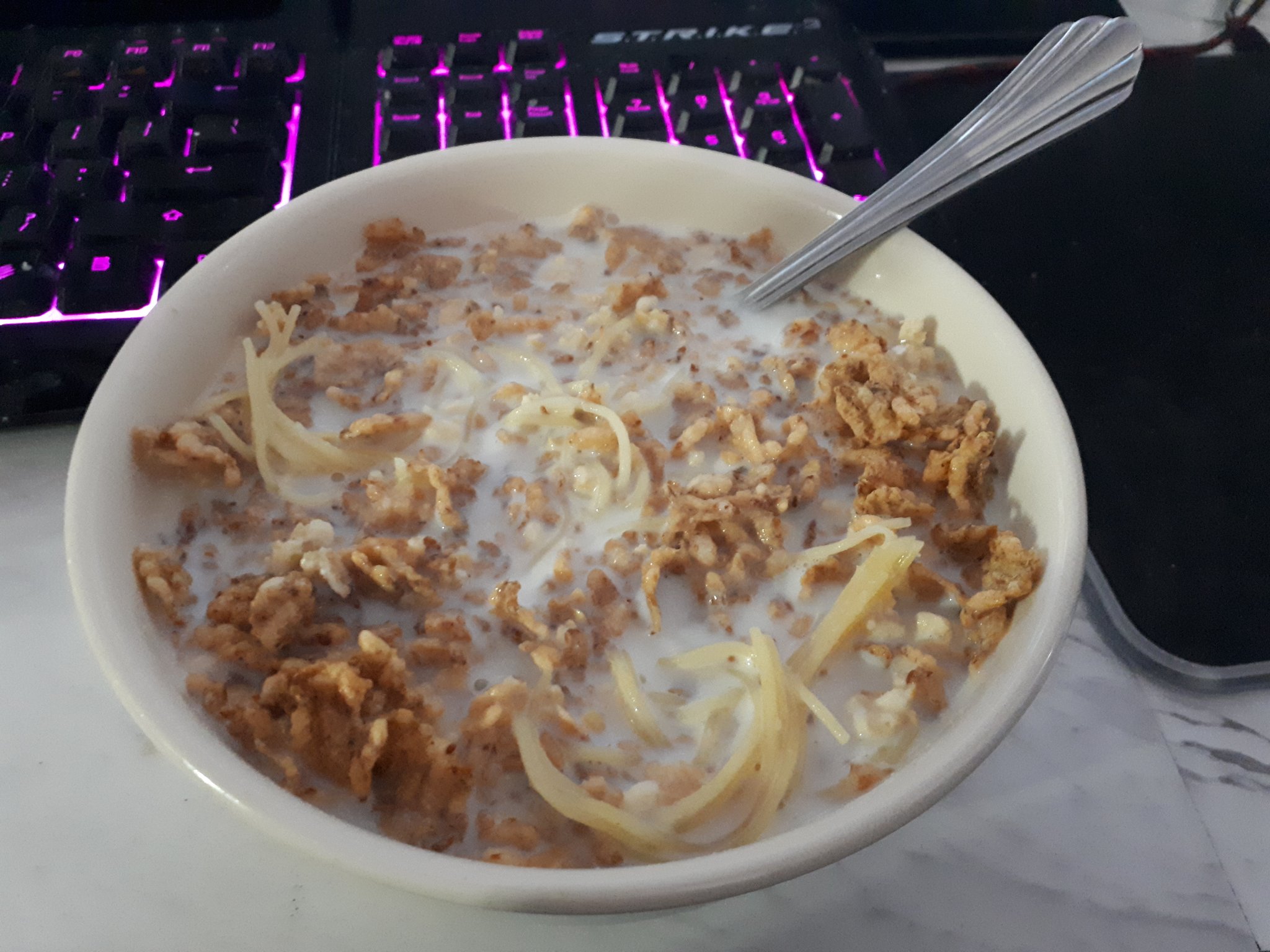 I made spaghetti cereal : r/cursedfoods